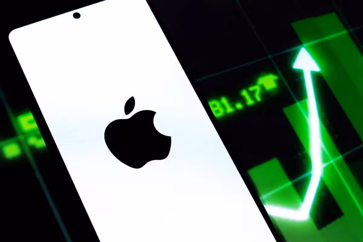 Apple Stock Dips as Tim Cook Sells $16.5 Million in Shares