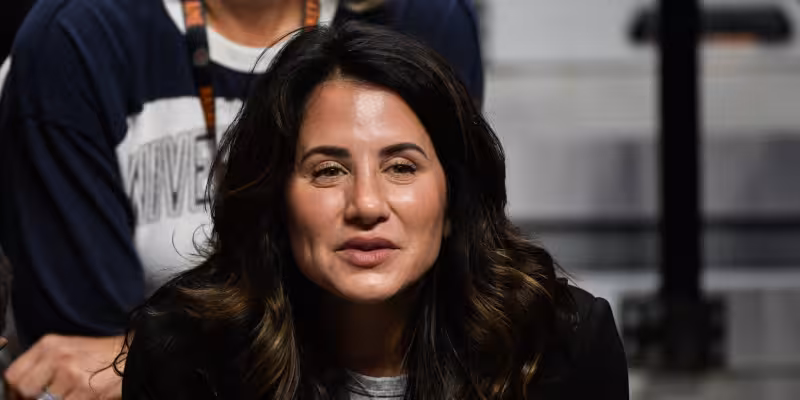 UConn Coach Dann Hurley’s Wife Andrea Sirakides Has “Zero Interest” in College Basketball
