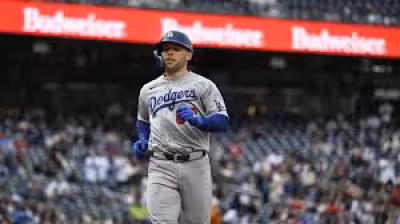 Freddie Freeman helps Dodgers rally past Nationals 8-6