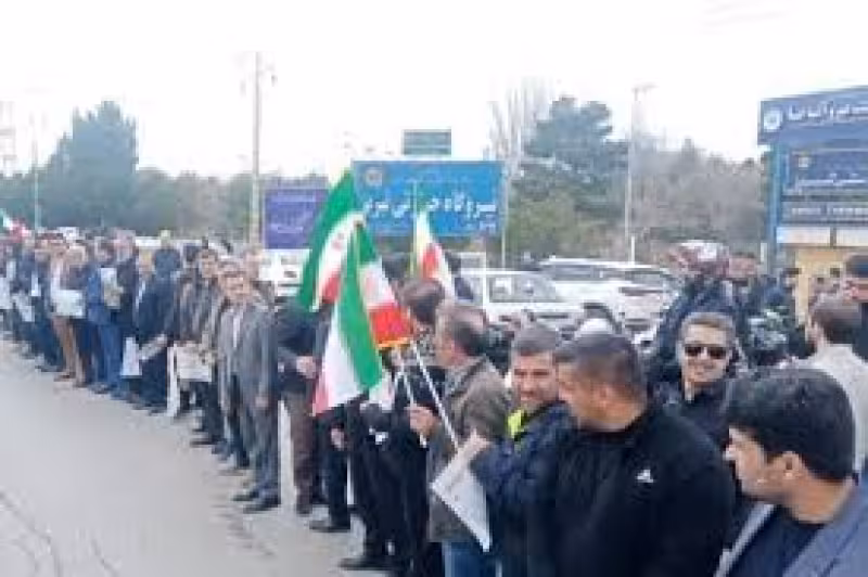 Iranian Official Calls for Human Chain Around Bridges, Power Plants