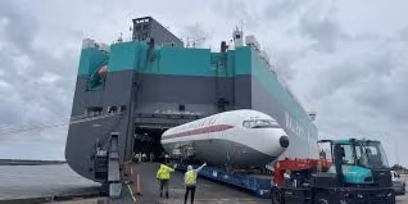 Boeing 707 owned by John Travolta, Frank Sinatra moves through Port of Brunswick