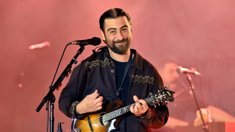 Your Guide To Securing Tickets To Noah Kahan's Australian Tour
