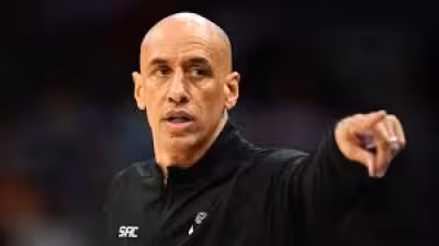 NBA clears Kings coach Doug Christie after intentional foul on Seth Curry
