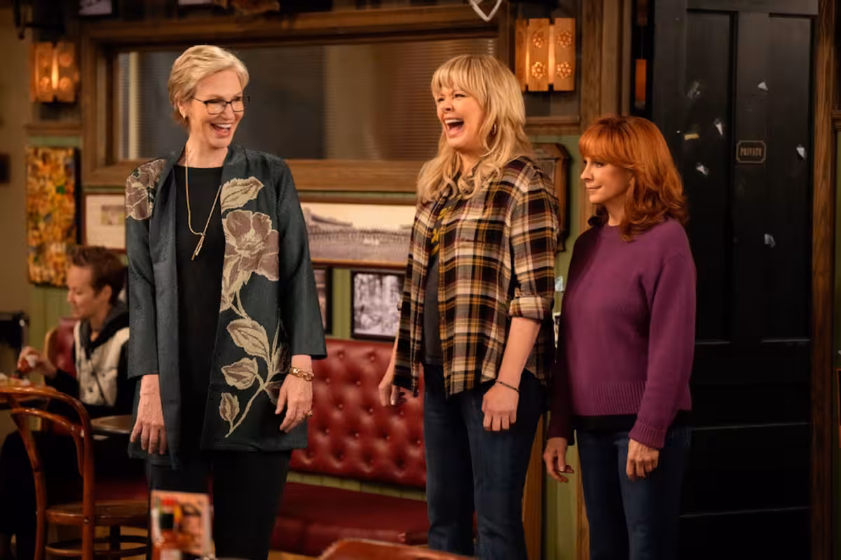 Jane Lynch returns to Happy's Place as Val weighs Bobbie's house