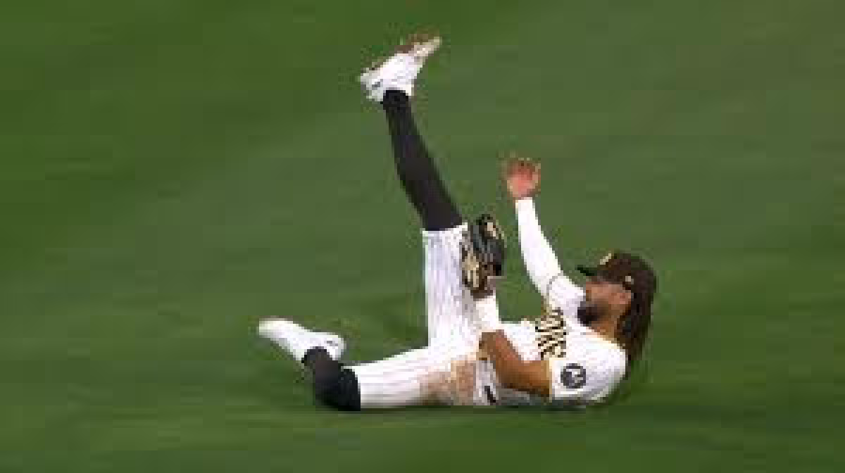 Padres Standings: Fernando Tatis Jr. to make first start at second base Saturday