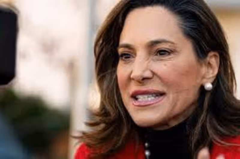 Ley de Dignidad de María Elvira Salazar: qué propone para regularizar a migrantes de larga data en EE.UU.