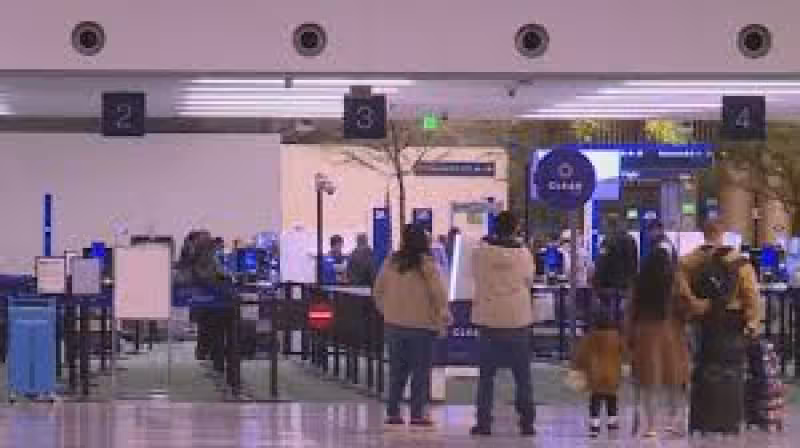 TSA workers at PDX call for end to partial government shutdown