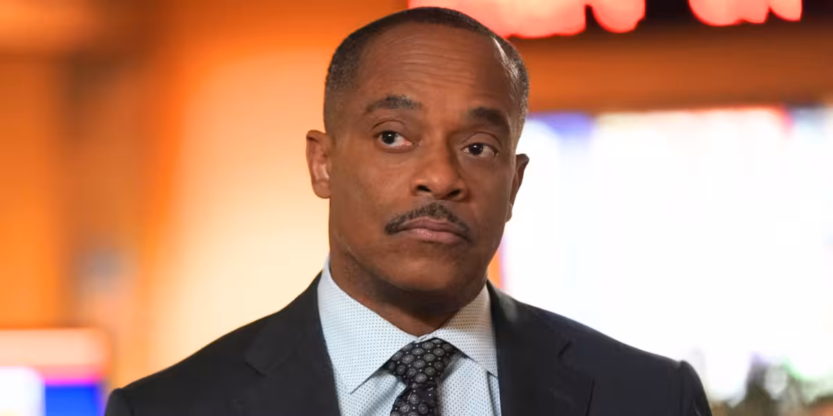 Rocky Carroll Returns Ncis Through a Sarah McGee Toy Hunt Twist
