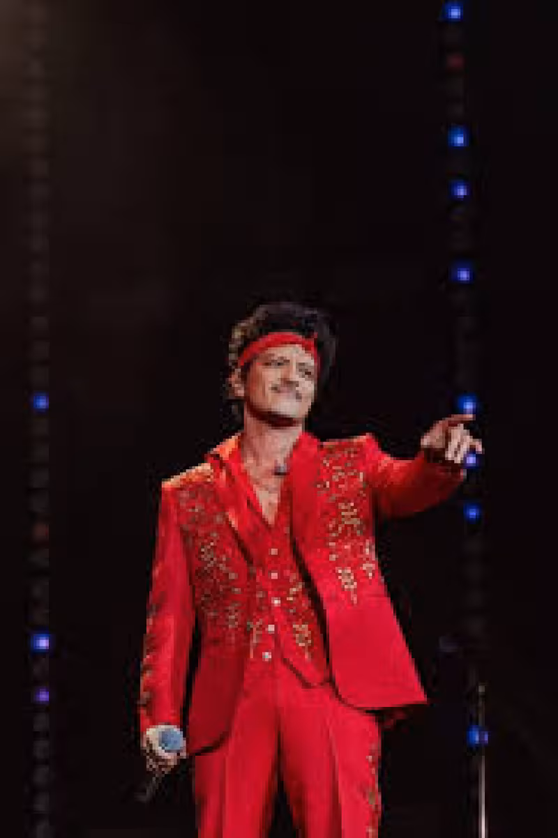 Bruno Mars brings The Romantic Tour to the Phoenix area