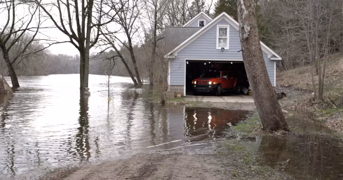 Flood warning near Croton Dam as Muskegon River nears dangerous crest