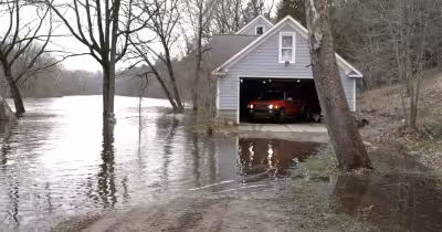 Flood warning near Croton Dam as Muskegon River nears dangerous crest
