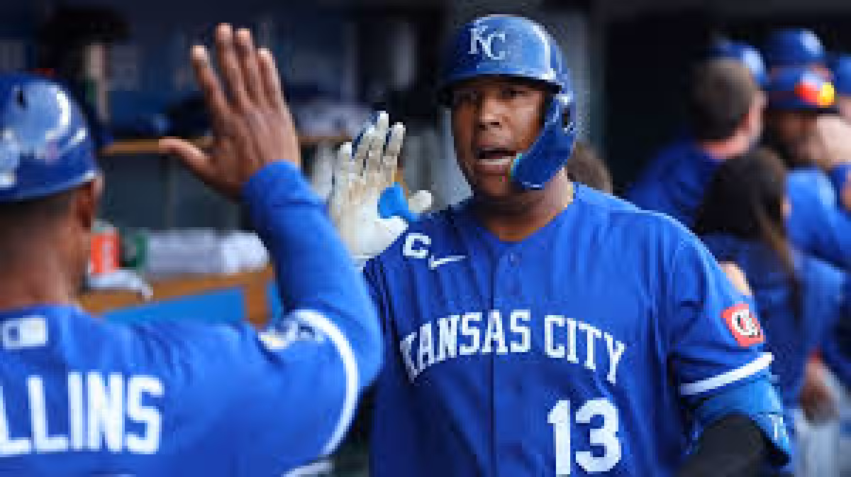 Salvador Perez homers, drives in four in Kansas City’s 10-9 loss