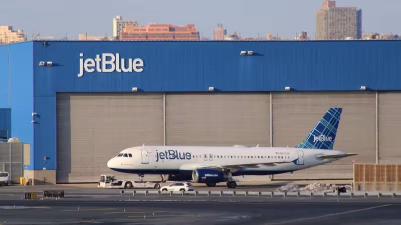 Jetblue Flights face fresh debt fears after founder warns of $9 billion load