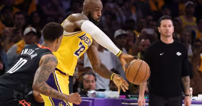 Nba Lakers survive 20 turnovers and beat Rockets in Game 1