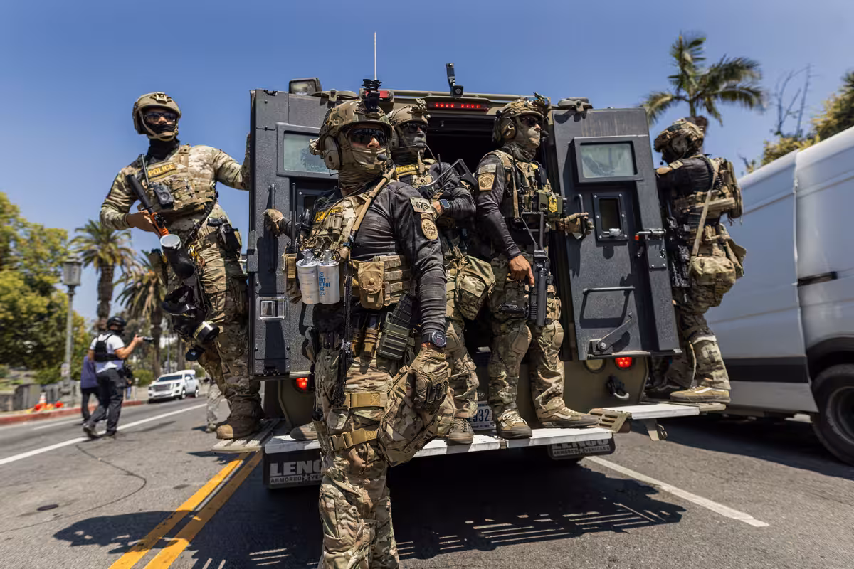 Inmigración: corte bloquea regla de California sobre agentes federales enmascarados