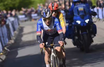Paul Seixas misses breakaway as more than 50 riders go clear in Liège-Bastogne-Liège