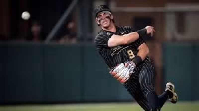 Watch Vanderbilt baseball pull off hidden ball trick vs Alabama