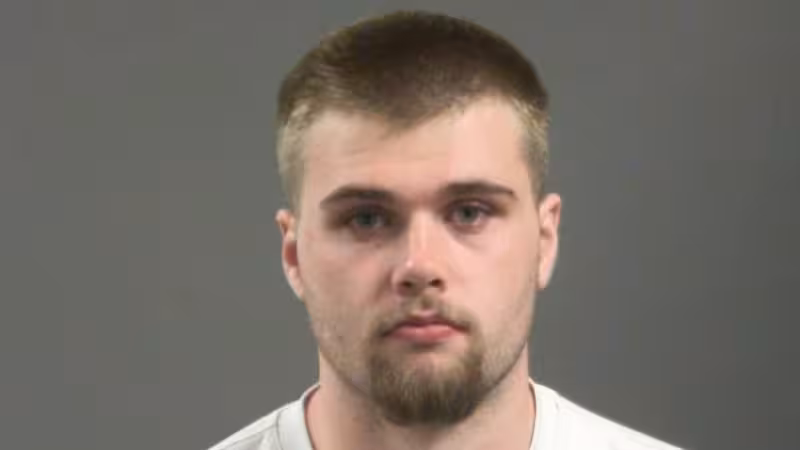 Gophers QB Drake Lindsey Arrested on Underage Drinking, Fake ID Charges