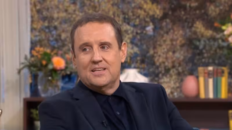 Peter Kay show evacuated after 45 minutes as comedian 'bundled off stage'