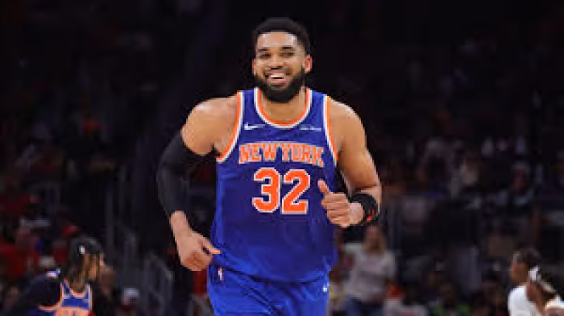 Anne Hathaway and Karl-Anthony Towns bring Knicks fandom to 'The Devil Wears Prada 2'