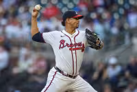 Carlos Carrasco returns to Braves after brief free-agency stint