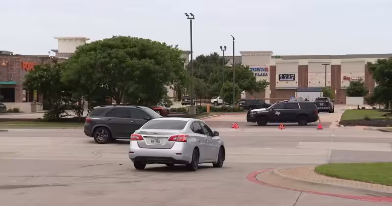 Carrollton shooting at shopping center leaves 2 dead, 3 injured