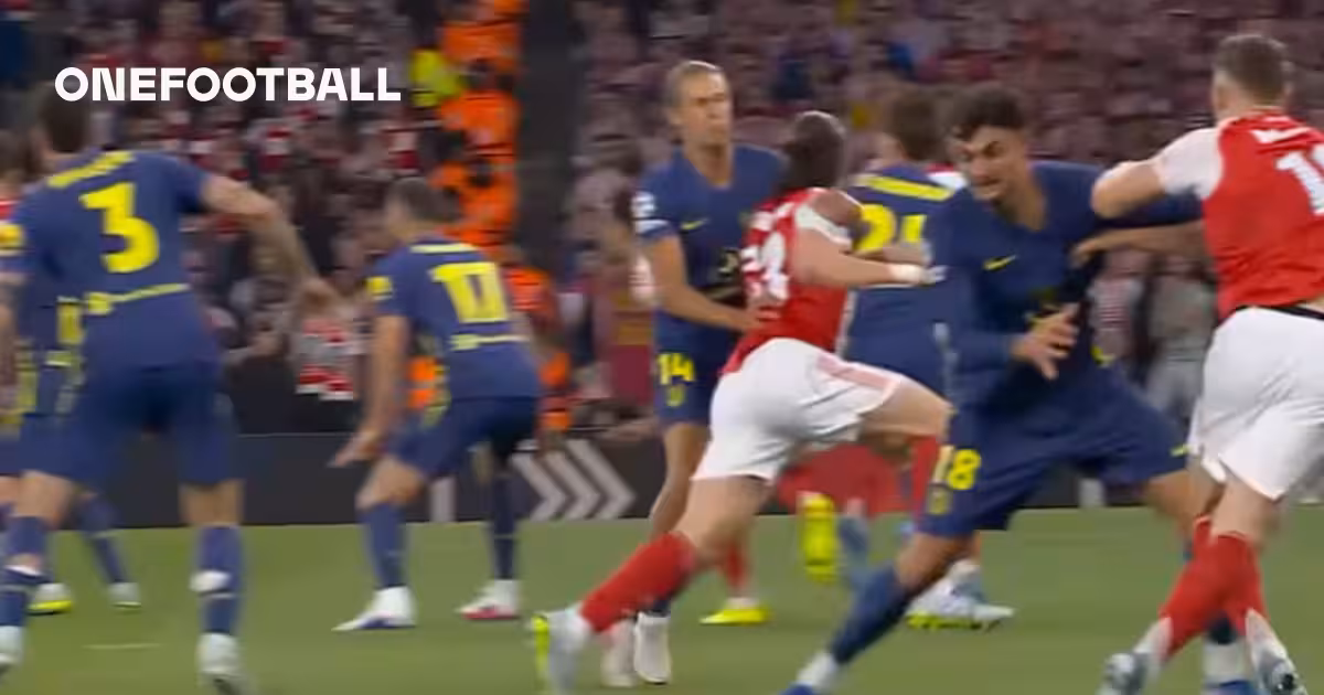 Marcos Llorente grab in box sparks first controversy in Arsenal-Atlético