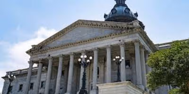 South Carolina lawmakers advance pay raise in state budget
