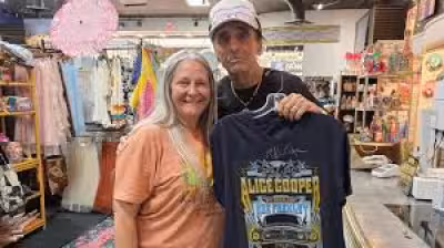 Alice Cooper spotted in Fort Myers, Sanibel and Cape Coral during visit