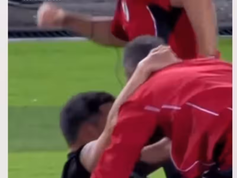 Video: el alocado festejo de Coudet con sus colaboradores en el 2-1 ante Carabobo